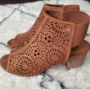 Yellow Box Chestnut Cutout Peep Toe Heels 9